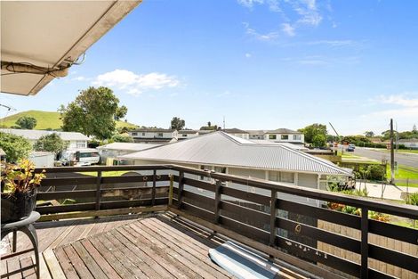 Photo of property in 31 Mckenzie Road, Mangere Bridge, Auckland, 2022