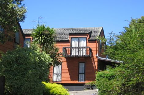 Photo of property in 1/2 Mcglashen Place, Beach Haven, Auckland, 0626