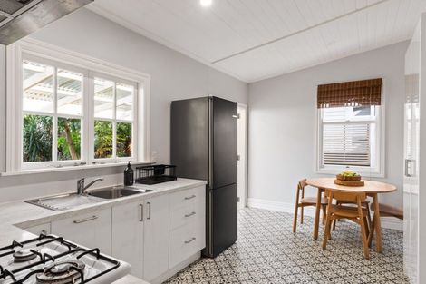 Photo of property in 14 Root Street, Gisborne, 4010