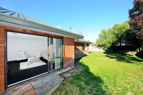 Photo of property in 10 Millcroft Place, Parklands, Christchurch, 8083