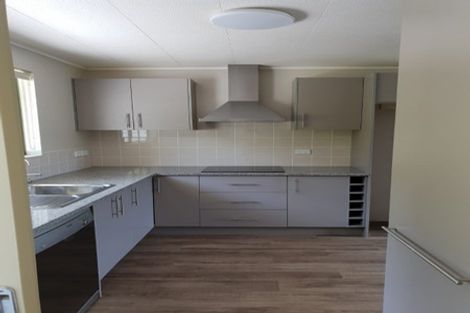 Photo of property in 17 Makiri Street, Helensville, 0800