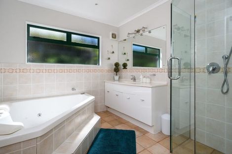 Photo of property in 1083 Whangaparaoa Road, Tindalls Beach, Whangaparaoa, 0930