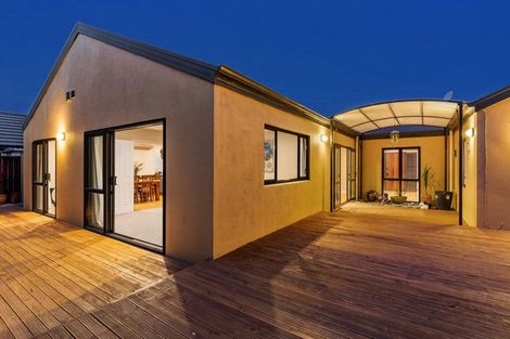 Photo of property in 17 Piriti Drive, Te Atatu Peninsula, Auckland, 0610