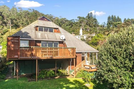 Photo of property in 15 Domain Crescent, Muriwai, Waimauku, 0881