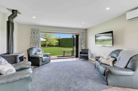 Photo of property in 27 Pohutukawa Drive, Levin, 5571