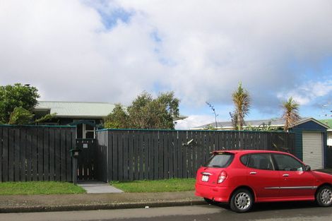 Photo of property in 11 Quigley Street, Newlands, Wellington, 6037