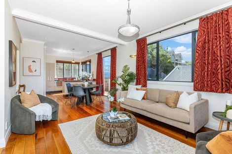 Photo of property in 94 Eden Street, Island Bay, Wellington, 6023