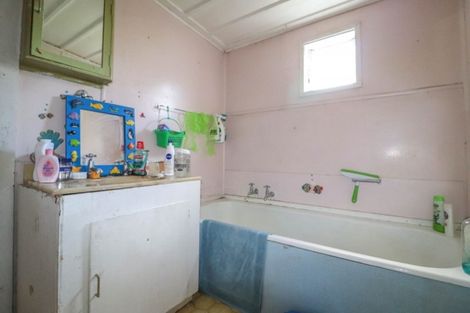 Photo of property in 102 Mackay Street, Thames, 3500