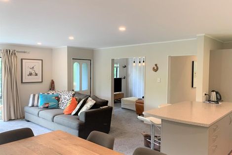 Photo of property in 21 Pohutukawa Avenue, Red Beach, 0932