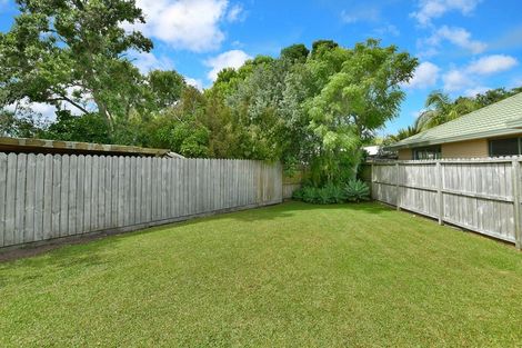 Photo of property in 18 Walton Street, Red Beach, 0932