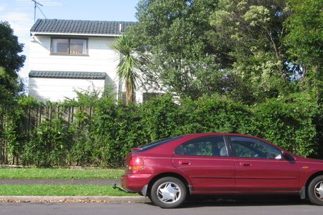 Photo of property in 2/3 Tahinga Street, Northcote, Auckland, 0627