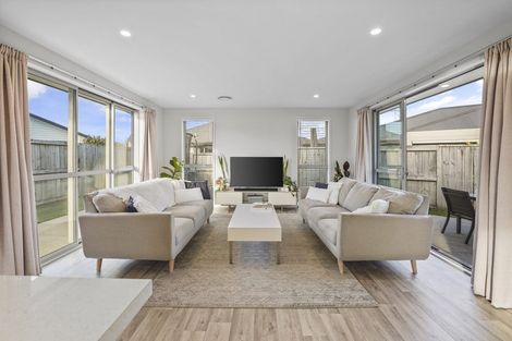 Photo of property in 37 Kahuparere Crescent, Pyes Pa, Tauranga, 3112