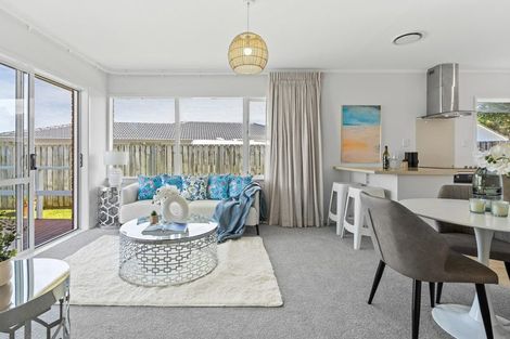 Photo of property in 3/5 Empire Road, Orewa, 0931