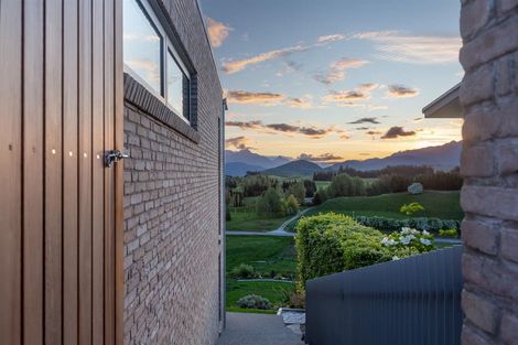 Photo of property in 16 Advance Terrace, Arrowtown, 9302
