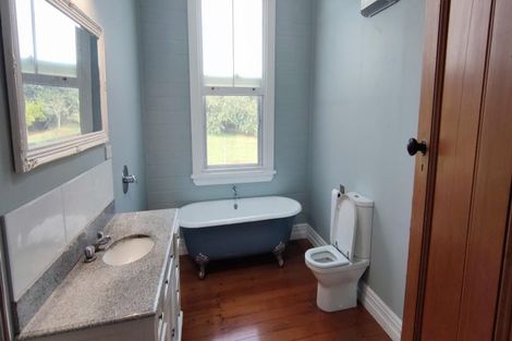Photo of property in 145 Simpson Road, Henderson Valley, Auckland, 0614