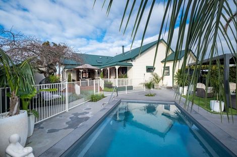 Photo of property in 100 Church Road, Taradale, Napier, 4112