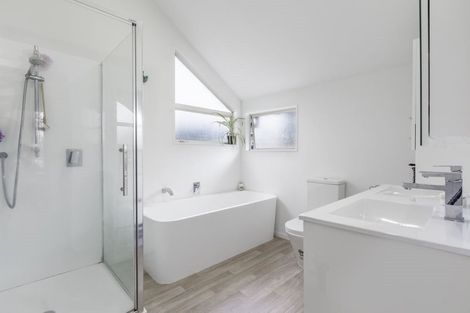 Photo of property in 18b Holiday Road, Stanmore Bay, Whangaparaoa, 0932