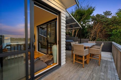 Photo of property in 17a Constable Lane, West Harbour, Auckland, 0618