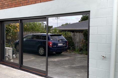 Photo of property in 2/3 Charmaine Road, Torbay, Auckland, 0630