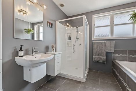 Photo of property in 253 Don Buck Road, Massey, Auckland, 0614