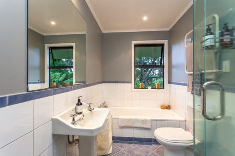 Photo of property in 567 South Titirangi Road, Titirangi, Auckland, 0604