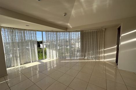 Photo of property in 23 Bernleigh Terrace, West Harbour, Auckland, 0618