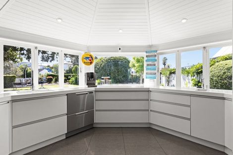 Photo of property in 2 Sealy Road, Bluff Hill, Napier, 4110