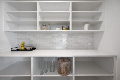 Photo of property in 10 Cassin Place, Taradale, 4112