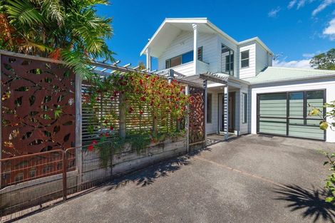 Photo of property in 2/13 Montgomery Avenue, Belmont, Auckland, 0622