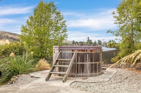 Photo of property in 107 Branxholm Street, Roxburgh, 9500