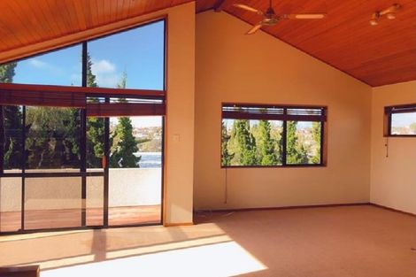 Photo of property in 1/9 Kiteroa Terrace, Rothesay Bay, Auckland, 0630
