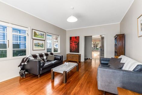 Photo of property in 218 Muritai Road, Eastbourne, Lower Hutt, 5013