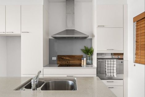 Photo of property in Marina View Apartments, 303/4 Reads Quay, Gisborne, 4010