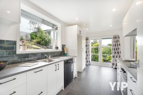 Photo of property in 133 Ruskin Road, Newlands, Wellington, 6037