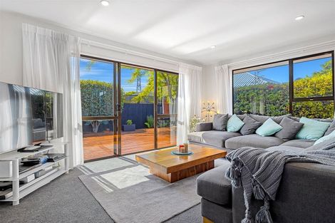 Photo of property in 2 Algie Place, Avonhead, Christchurch, 8042
