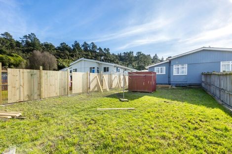 Photo of property in 35 Hanson Grove, Stokes Valley, Lower Hutt, 5019