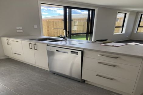 Photo of property in 49u2 Holland Road, Fairfield, Hamilton, 3214