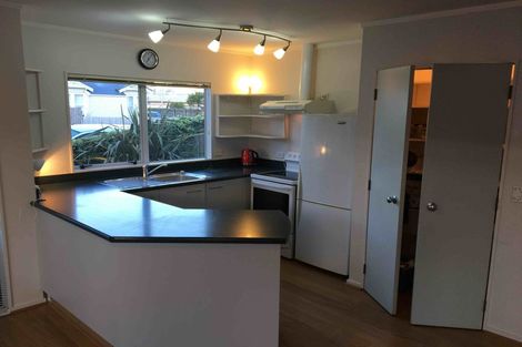 Photo of property in 1 Macalister Place, Miramar, Wellington, 6022