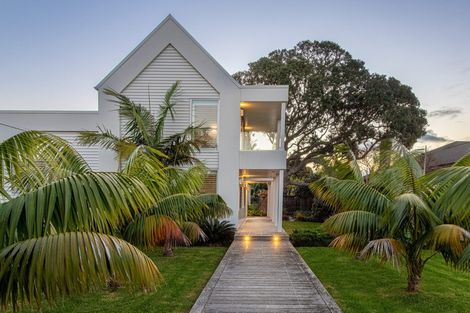 Photo of property in 6 Tiri Road, Milford, Auckland, 0620