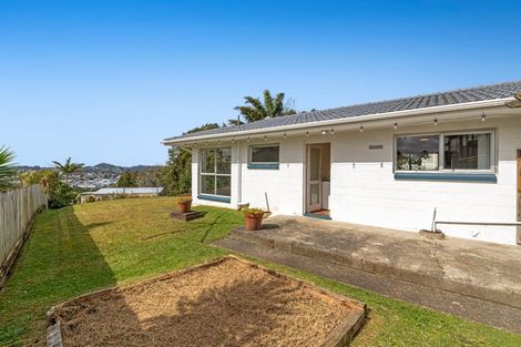 Photo of property in 2/587 Glenfield Road, Totara Vale, Auckland, 0629