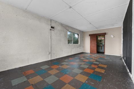 Photo of property in 12 Ozich Avenue, Te Atatu South, Auckland, 0610