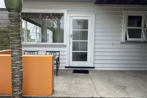 Photo of property in 54 Howard Road, Northcote, Auckland, 0627