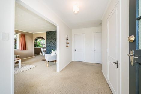 Photo of property in 33 Rewarewa Crescent, Waikanae, 5036