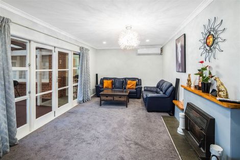 Photo of property in 102 Kenmore Street, Newlands, Wellington, 6037