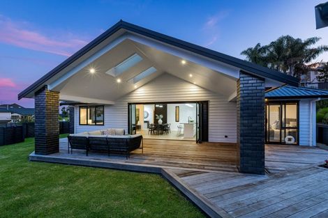 Photo of property in 4 Grovenor Drive, Orewa, 0931