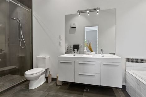 Photo of property in 58u2 Herbert Road, Queenwood, Hamilton, 3210