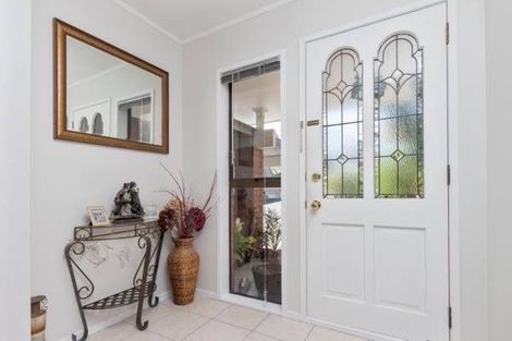 Photo of property in 5 Photinia Place, Botany Downs, Auckland, 2010