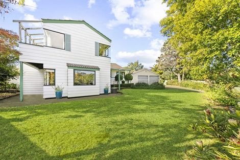 Photo of property in 1 Awatahi Place, Greenhithe, Auckland, 0632