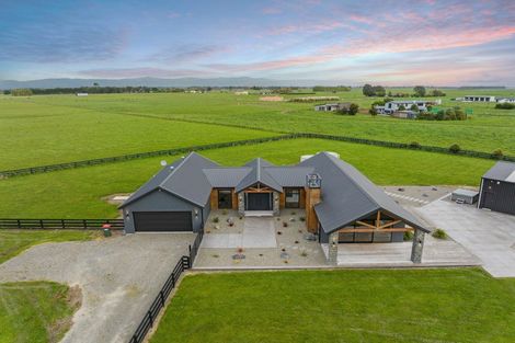 Photo of property in 77 Aranui Road, Kairanga, Palmerston North, 4475
