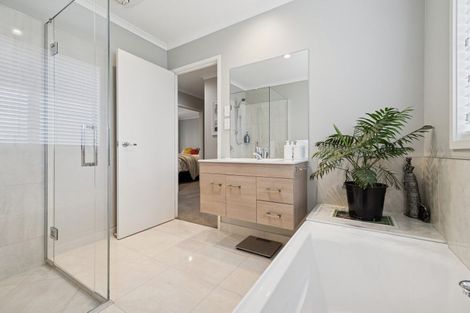 Photo of property in 70 Pohutukawa Parade, Riverhead, 0820